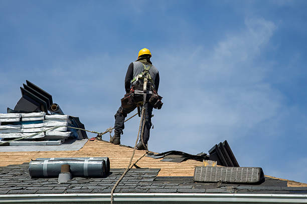 Professional Gutter Installation technician working in Nashville, MI